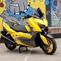 Galleri foto Modifikasi Yamaha XMax Berlabur Rona Kuning Ferrari