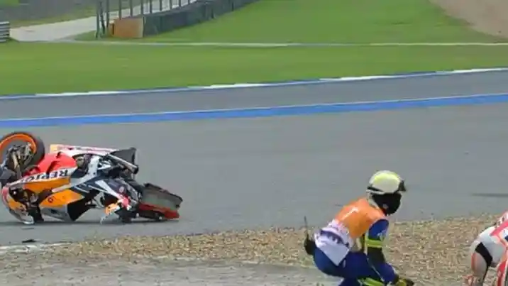 Marc Marquez Mengalami Crash Di FP 1 MotoGP Thailand