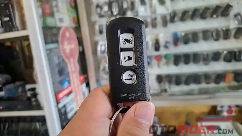 Remote Keyless Motor Hilang, Bisa Diduplikat Atau Ganti Satu Set?